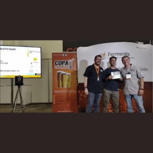 Octavio Alvarado, fundador de Motor Cervecería recibe las medallas ganadas en Copa CervezaMx 2021