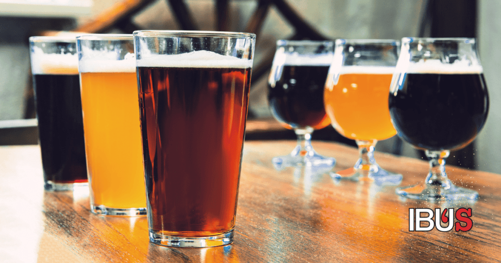 Diversos estilos de cerveza en vasos, familias de la cerveza.